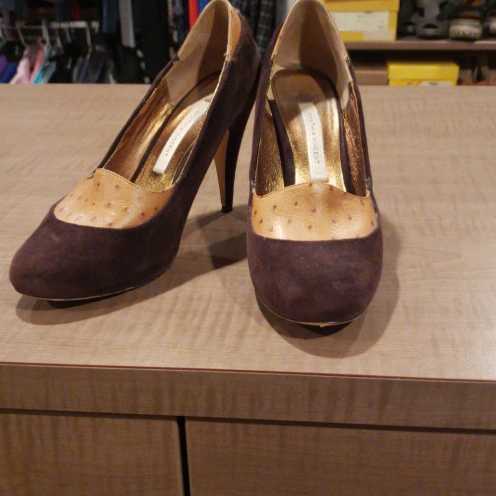 Cynthia Vincent suede and ostrich pump
